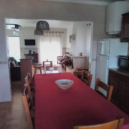 Lilly House Дом отдыха Сан-Педру-де-Моэл