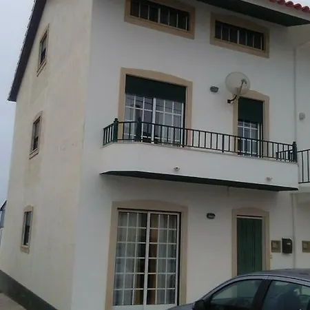 Дом отдыха Lilly House Сан-Педру-де-Моэл